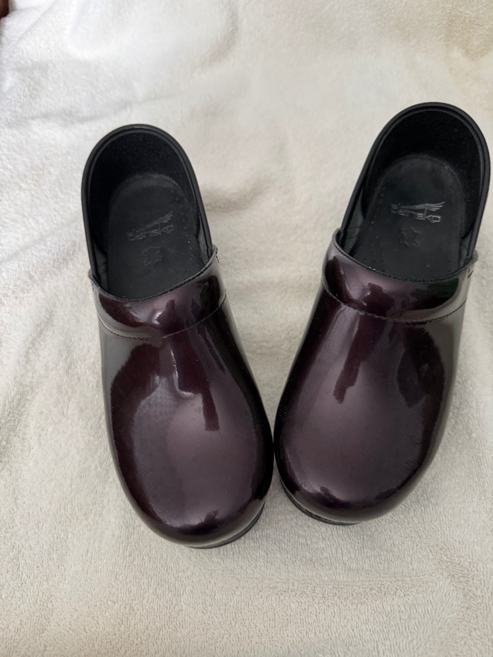 Dansko Professional Cabrio Burgundy Patent Leather Clogs Size 39 (US 9)